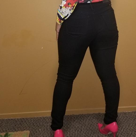 Mid Rise Jeans - Picture 4 of 4